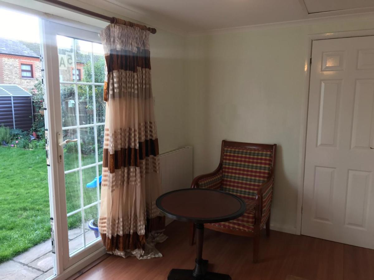 cosy cottage annex in Fairlop Ilford Esterno foto