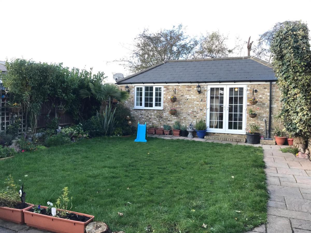 cosy cottage annex in Fairlop Ilford Esterno foto